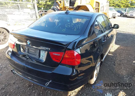 2011 BMW 328I xDrive z USA, uszkodzony, nr VIN WBAPK5C58BA660441